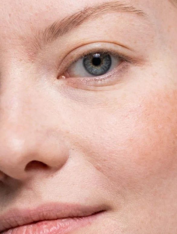 Visuel complémentaire associé au sérum Perfect Skin de Luminesse Paris, à l’acide hyaluronique et au Sodium PCA.