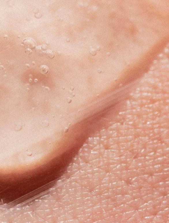 Visuel complémentaire associé à Acid Reset de Luminesse Paris, exfoliant AHA pour la routine du soir.
