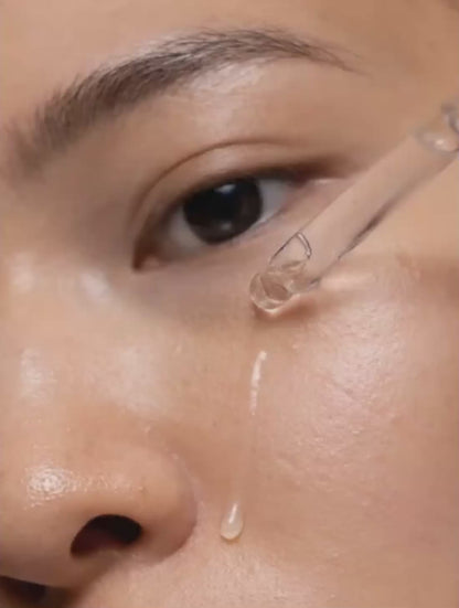 Vidéo de présentation associée à Acid Reset, peeling visage de nuit à l’acide lactique de Luminesse Paris.